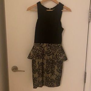 Sleeveless elegant lace peplum dress